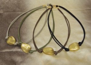 Bracciale-collana con pepita oro - toni neutri- la trasformazione in collana!