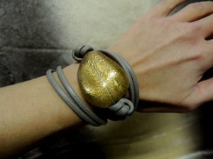 Bracciale-collana con pepita oro - particolare della pepita