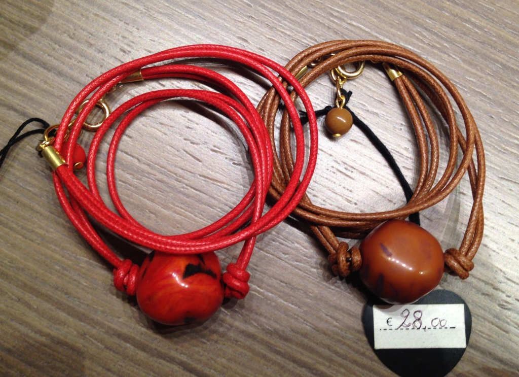 "Bracciali sfera bugnata" 36) Corallo e 33) Nocciola