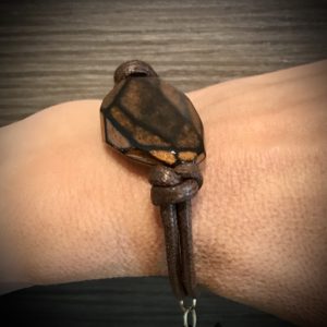 Bracciale con piastra laccata - 01/34) Marrone/Nero